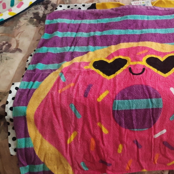 4 children's Beach Towels 28"x58" - Picture 2 of 6